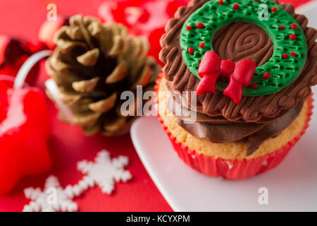 Choco cupcake di natale con decorazione Foto Stock