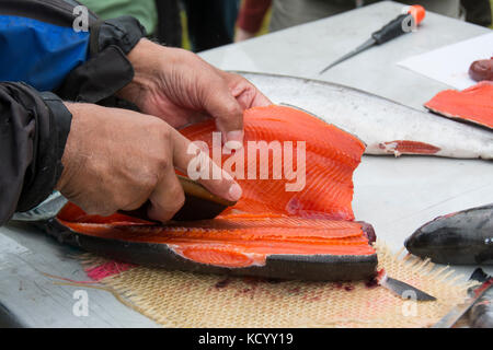 Filetto di salmone contest, Skidegate Haida Gwaii, precedentemente noto come Queen Charlotte Islands, British Columbia, Canada Foto Stock