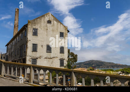 La casa di potere è una alimentazione elettrica edificio sulla costa nord-occidentale della isola di Alcatraz a San Francisco, Stati Uniti d'America. Fu costruito nel 1939. Foto Stock
