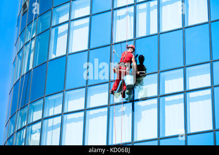 Il lavavetro , Ufficio Lavaggio finestre degli edifici Foto Stock
