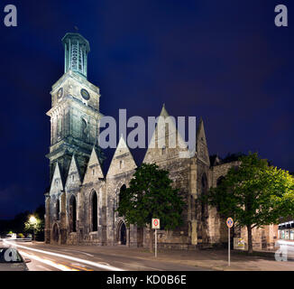 La rovina dell'Aegidienkirche Memorial della II guerra mondiale, Vista notte, Hannover, Bassa Sassonia, Germania Foto Stock