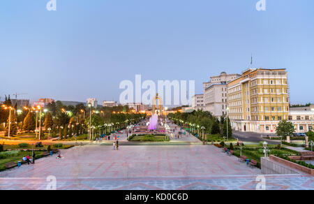 Vista della piazza dousti a Dushanbe, la capitale del Tagikistan Foto Stock