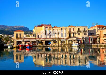 Il porto di Rethimno, Rethimno, Creta, Isole Greche, Grecia, Europa Foto Stock