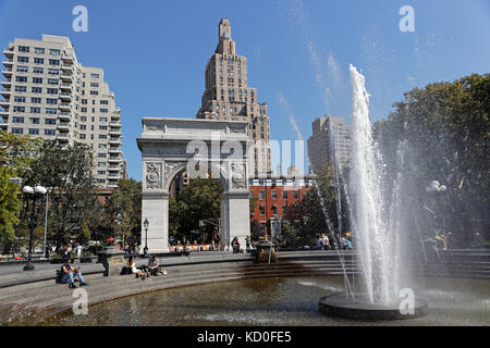 La città di NEW YORK, Stati Uniti d'America, 13 Settembre 2017 : Washington Square Park nel Greenwich Village quartiere di Lower Manhattan. Uno dei più noti della nuova Foto Stock