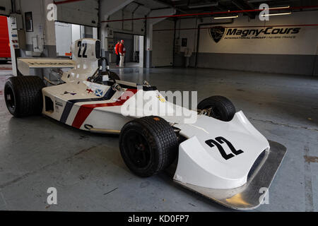 MAGNY-COURS, FRANCIA, 2 luglio 2017 : Lonely Hesketh ai box. Il primo Gran Premio storico francese si svolge a Magny-Cours con molto antico Foto Stock