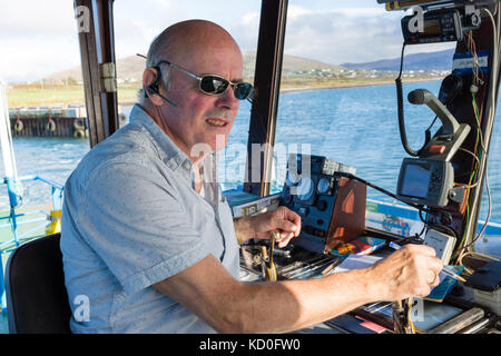 Valentia Island Car Ferry capitano al timone Foto Stock