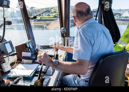 Valentia Island Car Ferry capitano al timone Foto Stock