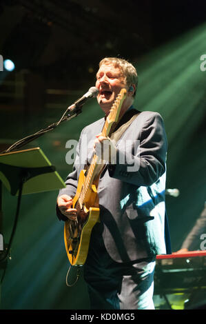 Birmingham, Regno Unito. Il 7 ottobre, 2017. Squeeze play Symphony Hall come parte della loro "Unire i puntini " Tour, Birmingham, Regno Unito. Il 7 ottobre, 2017. Credito: Ken Harrison/Alamy Live News Foto Stock