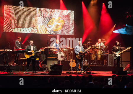 Birmingham, Regno Unito. Il 7 ottobre, 2017. Squeeze play Symphony Hall come parte della loro "Unire i puntini " Tour, Birmingham, Regno Unito. Il 7 ottobre, 2017. Credito: Ken Harrison/Alamy Live News Foto Stock