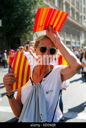 Barcellona, Spagna. 08 ott 2017. dimostrazione in favore dell unità della Spagna, organizzata dal catalano della società civile (SCC), a Barcellona nel mese di ottobre 08, 2017. Credito: Gtres Información más Comuniación on line, S.L./Alamy Live News Foto Stock