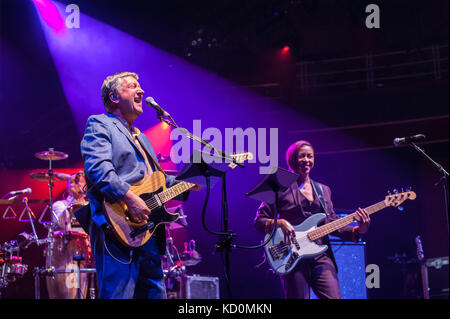 Birmingham, Regno Unito. Il 7 ottobre, 2017. Squeeze play Symphony Hall come parte della loro "Unire i puntini " Tour, Birmingham, Regno Unito. Il 7 ottobre, 2017. Credito: Ken Harrison/Alamy Live News Foto Stock