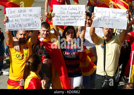 Barcellona, Spagna. 08 ott 2017. Manifestazione a favore dell unità della Spagna, organizzata dal catalano della società civile (SCC), a Barcellona nel mese di ottobre 08, 2017. Credito: Gtres Información más Comuniación on line, S.L./Alamy Live News Foto Stock