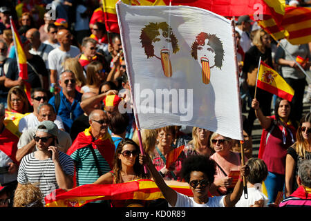 Barcellona, Spagna. 08 ott 2017. Manifestazione a favore dell unità della Spagna, organizzata dal catalano della società civile (SCC), a Barcellona nel mese di ottobre 08, 2017. Credito: Gtres Información más Comuniación on line, S.L./Alamy Live News Foto Stock