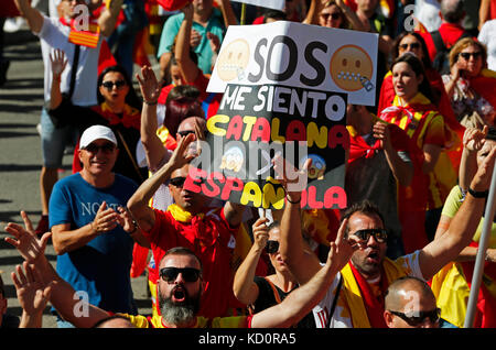 Barcellona, Spagna. 08 ott 2017. Manifestazione a favore dell unità della Spagna, organizzata dal catalano della società civile (SCC), a Barcellona nel mese di ottobre 08, 2017. Credito: Gtres Información más Comuniación on line, S.L./Alamy Live News Foto Stock