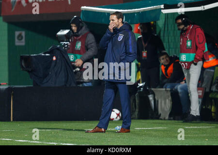 Vilnius, Lituania. 8 Ott, 2017. Inghilterra manager gareth southgate guarda sconsolato durante la Coppa del Mondo FIFA 2018 qualifica del gruppo f corrispondenza tra la Lituania e Inghilterra a lff stadium dell'8 ottobre 2017 a Vilnius, in Lituania. . Credit: immagini di phc/alamy live news Foto Stock