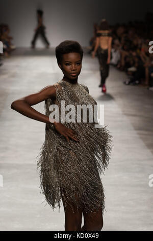 Lisbona, Portogallo. 08 ott 2017. modalisboa - Luz (Lisbona fashion week), filipe faisca presenta primavera/estate 18 raccolta credito: Alexandre de Sousa/alamy live news Foto Stock