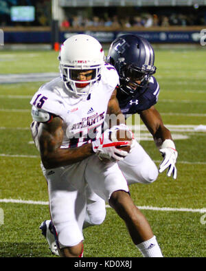 Ncaafb. Il 7 ottobre, 2017. Florida Atlantic gufi wide receiver Kamrin Solomon (15) corre la sfera durante la Florida Atlantic University gufi vs Old Dominion monarchi gioco a SB Ballard Stadium in Norfolk, Virginia Florida Atlantic beat Old Dominion 58-28. Jen Hadsell/CSM/Alamy Live News Foto Stock