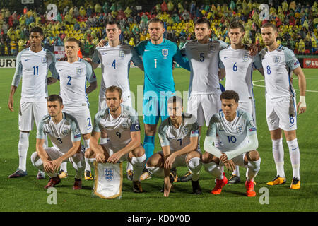 Vilnius, Lituania. 8 ottobre 2017. I giocatori dell'Inghilterra posano per una foto di gruppo prima della partita di qualificazione europea del gruppo F della Coppa del mondo FIFA tra Lituania e Inghilterra a Vilnius, Lituania, l'8 ottobre 2017. Crediti: Alfredas Pliadis/Xinhua/Alamy Live News Foto Stock