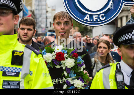 Londra, Regno Unito. 07Th Ottobre 2017. Street gruppo movimento 'Calcio Lads Alliance" ha tenuto una manifestazione contro il terrorismo e l'estremismo in centro a Londra. Credito: Peter Manning/Alamy Live News Foto Stock