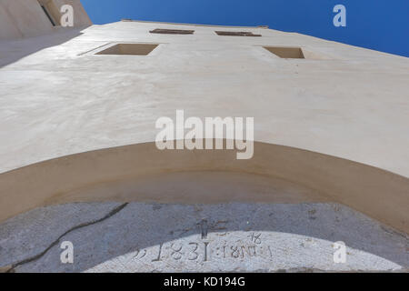 Il vecchio forte di ingresso, architettura ancestrale. Santorini. Grecia. Foto Stock