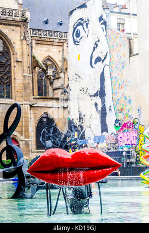 Fontana Stravinsky accanto al Centre Pompidou di Parigi, Francia Foto Stock