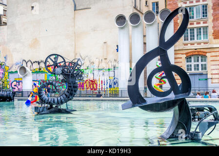 Fontana Stravinsky accanto al Centre Pompidou di Parigi, Francia Foto Stock