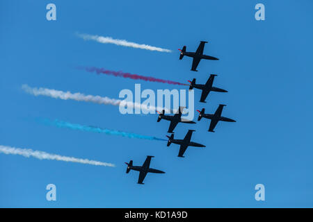 La marina degli Stati Uniti aerei eseguire durante la settimana della flotta prestazioni airshow a San Francisco, California. Foto Stock