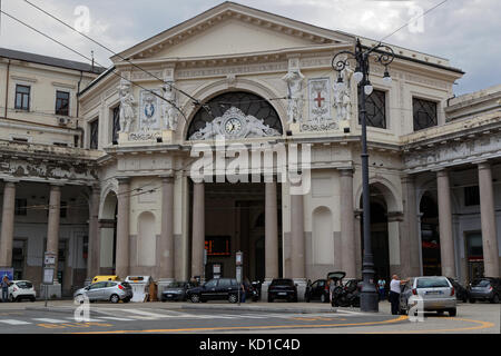 GENOVA, Italia, 5 giugno 2017 : Stazione ferroviaria di Genova Piazza Principe. Genova è la capitale della Liguria e la sesta città più grande Foto Stock