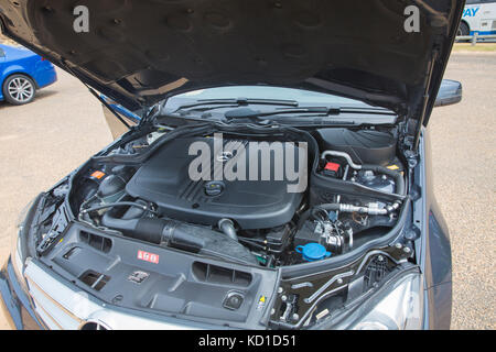 2013Mercedes Benz classe c250 CDI wagon carro auto in grigio tenorite parcheggiato a Sydney Foto Stock