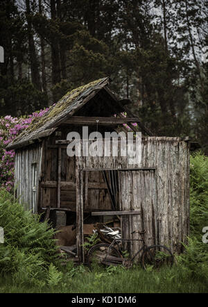 Bike e capannone abbandonato in Glen Etive, Scozia Foto Stock