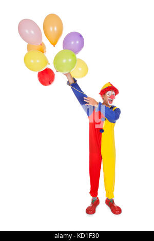 Ritratto di un clown felice con Multi di palloncini colorati su sfondo bianco Foto Stock