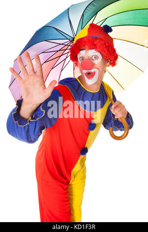 Ritratto di un clown con Multi ombrello colorato su sfondo bianco Foto Stock