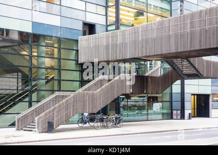 Passerella rialzata e ponte sulla Upper Thames Street, City of London, Regno Unito Foto Stock