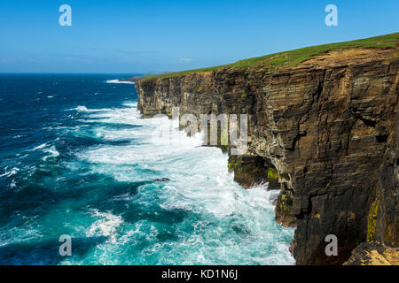 Le scogliere a Yesnaby, Orkney Mainland, Scozia, Regno Unito. Foto Stock