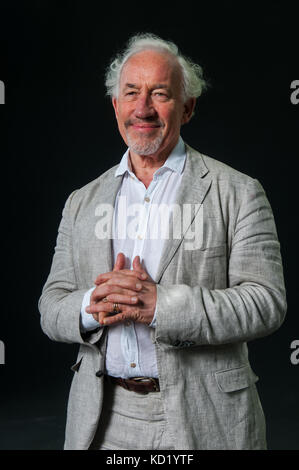 Attore inglese, musicista, scrittore e regista teatrale simon callow assiste un photocall durante l'Edinburgh International book festival il 12 agosto Foto Stock