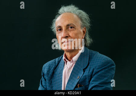 Professore di Fisica Teorica presso l'Institut des hautes études scientifiques thibault damour assiste un photocall durante la edinburgh internationa Foto Stock