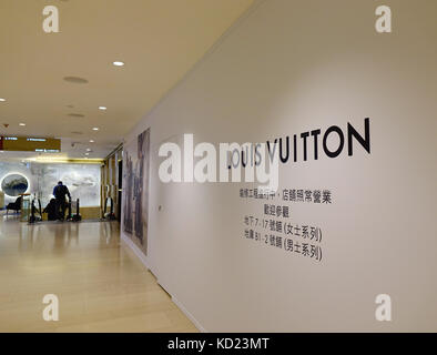 Hong kong - Mar 30, 2017. negozio Louis Vuitton presso il centro cittadino di Hong kong, cina hong kong il prodotto interno lordo è cresciuto di 180 volte tra il 1961 e 1 Foto Stock