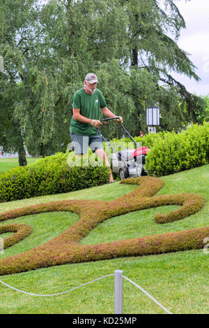 L'Horloge Fleurie, o l'orologio di fiori, è un esterno di orologio di fiori situato sul lato occidentale del Jardin Anglais park a Ginevra, Svizzera. Foto Stock