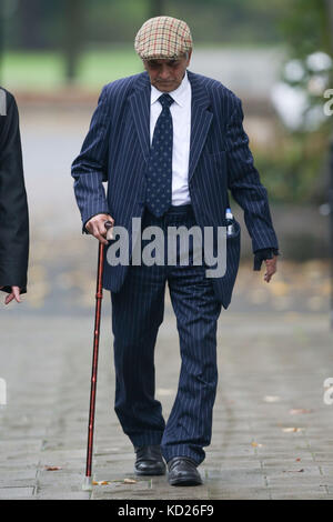 Kailash Chander, 79 anni, da Leamington Spa, arriva a Warwick Crown Court, Leamington Spa, con due conteggi che causano morte per guida pericolosa e causare gravi lesioni da guida pericolosa, con conseguente morte di Rowan Fitzgerald, 7, un passeggero sul bus, e Dora Hancox pedone. Foto Stock