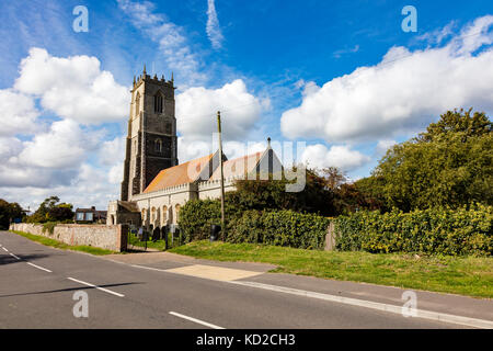 La chiesa Parrocchiale della Santissima Trinità e tutti i santi, Winterton-on-Sea, Norfolk, Regno Unito Foto Stock