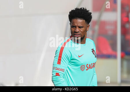 Oeiras, Portogallo. 9 ott 2017. Il Portogallo defender eliseu in azione durante la squadra nazionale della sessione di formazione prima che la partita tra il Portogallo e la Svizzera con il calcio della città di oeiras il 9 ottobre 2017. Credito: bruno barros/alamy live news Foto Stock