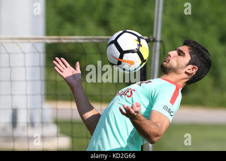 Oeiras, Portogallo. 9 ott 2017. Il Portogallo in avanti goncalo guedes in azione durante la squadra nazionale della sessione di formazione prima che la partita tra il Portogallo e la Svizzera con il calcio della città di oeiras il 9 ottobre 2017. Credito: bruno barros/alamy live news Foto Stock