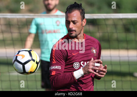 Oeiras, Portogallo. 9 ott 2017. Il Portogallo portiere beto in azione durante la squadra nazionale della sessione di formazione prima che la partita tra il Portogallo e la Svizzera con il calcio della città di oeiras il 9 ottobre 2017. Credito: bruno barros/alamy live news Foto Stock