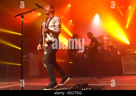 Monaco, Germania. 09 ottobre 2017. Gavin Rossdale, Chris Traynor, Corey Britz e Robin Goodisge di Bush si esibiscono in diretta sul palco a Tonhalle il 9 ottobre 2017 a Monaco di Baviera, in Germania. Credit: Geisler-Fotopress/Alamy Live News Foto Stock