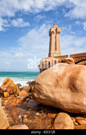 Faro di Ploumamnach, Perros-Guirec, rose Cote de granit, Bretagna, Francia Foto Stock