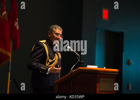 Esercito colombiano maj. gen. guillermo arturo suarez ferreira, senior esercito colombiano ingegnere, parla a La Carolina del Sud esercito nazionale della guardia armata annuale associazione ingegnere palmetto capitolo castello rally dining out banchetto tenutosi presso la columbia convention center, Columbia, nella Carolina del Sud, aug. 22, 2015. suarez è stato invitato a osservare la formazione tecnico come parte dello stato del partenariato tra la Colombia e la Carolina del Sud ed è stato il discorso di apertura in occasione dell'annuale esercito associazione ingegnere palmetto capitolo castello rally sala banchetti fuori. (U.s. Air National Guard foto di tech. sgt. jorge intriago/ Foto Stock