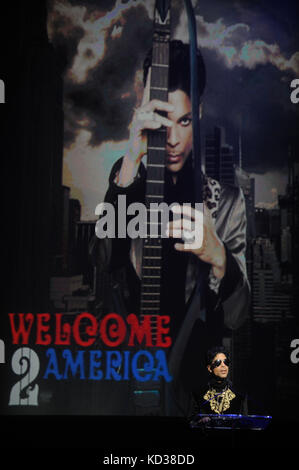 New YORK - 14 OTTOBRE: Prince annuncia il suo prossimo tour 'Welcome 2 America' al Teatro Apollo il 14 ottobre 2010 a New York City People: Prince Transmission Ref: MNC1 Hoo-Me.com / MediaPunch Foto Stock