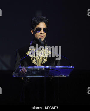 New YORK - 14 OTTOBRE: Prince annuncia il suo prossimo tour 'Welcome 2 America' al Teatro Apollo il 14 ottobre 2010 a New York City People: Prince Transmission Ref: MNC1 Hoo-Me.com / MediaPunch Foto Stock