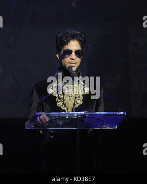 New YORK - 14 OTTOBRE: Prince annuncia il suo prossimo tour 'Welcome 2 America' al Teatro Apollo il 14 ottobre 2010 a New York City People: Prince Transmission Ref: MNC1 Hoo-Me.com / MediaPunch Foto Stock