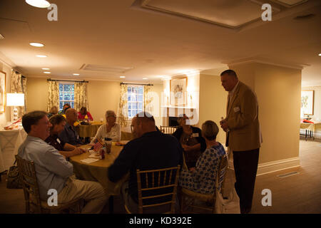 Stella d'oro le madri e le famiglie sono stati onorati durante un incontro presso la s.c. governor mansion complessa, sept. 26, 2015. L'esercito degli Stati Uniti di Brig. gen. roy v. mccarty, Vice aiutante generale per la s. c. guardia nazionale, servita come oratore ospite per l'evento, che è stato organizzato da superstite servizi esterni della Carolina del Sud la guardia nazionale e ft. Jackson. Foto Stock